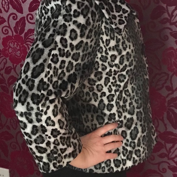 Short, faux fur fun jacket!! - Picture 6 of 8